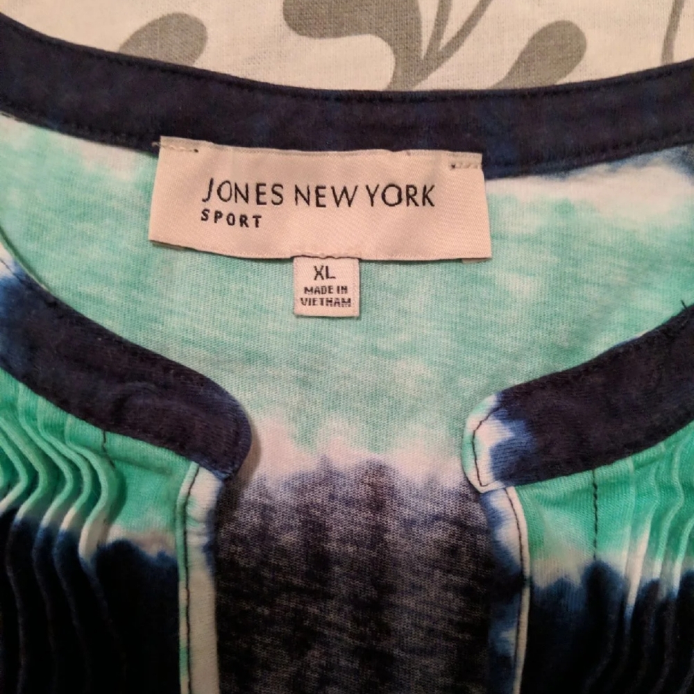 Tank - Picture 2 of 3